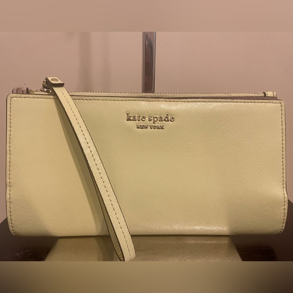 Kate Spade Wristlet - EUC - Picture 1 of 8